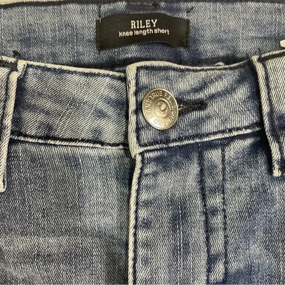 True Religion Riley knee length shorts light Wash mid rise Bermuda shorts Sz 26 - Picture 4 of 11